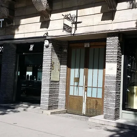 Aparthotel Opera Loft And 3*